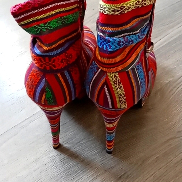 Tapestry Heels Size 8.5 - Picture 3 of 7